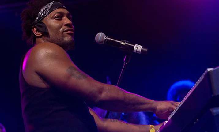 d angelo makes 1st us appearance in 12 years