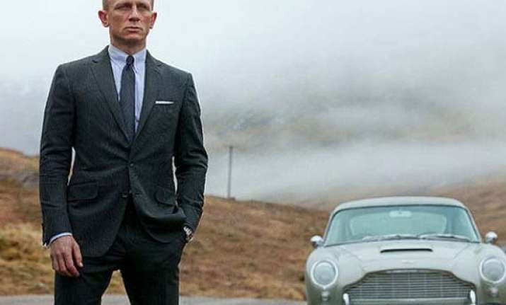 daniel craig takes driving lessons