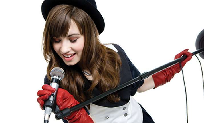 demi lovato to sing national anthem at world series