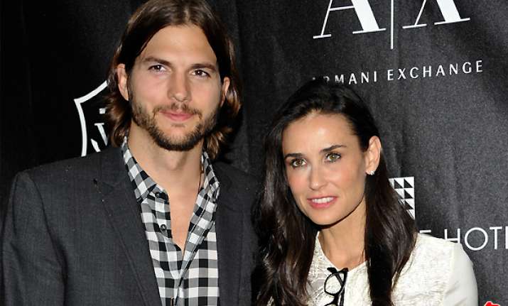 demi moore to divorce ashton kutcher