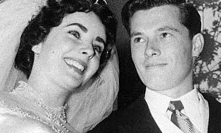 elizabeth taylor s wedding gown to be auctioned