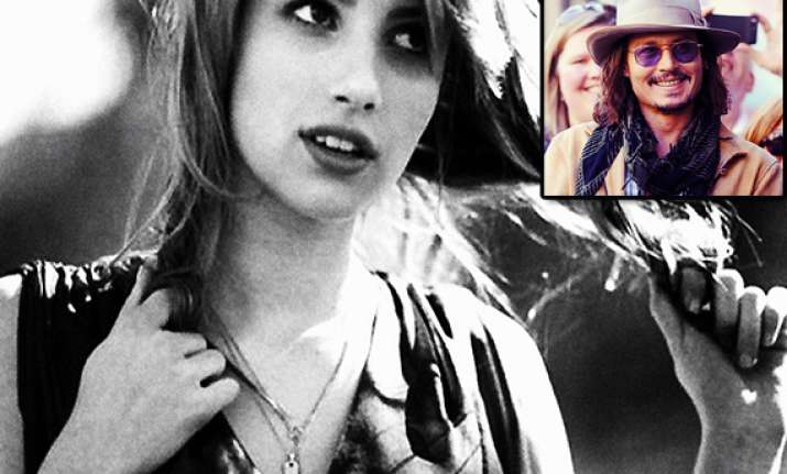 emma roberts flaunts picture with johnny depp