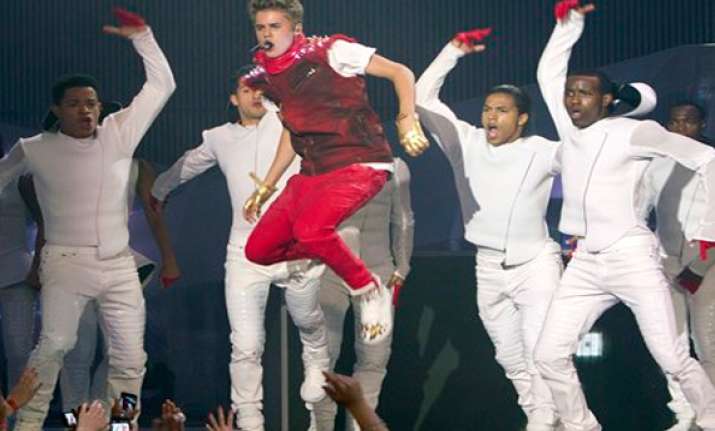 fans believe in bieber give him 4th no. 1 album