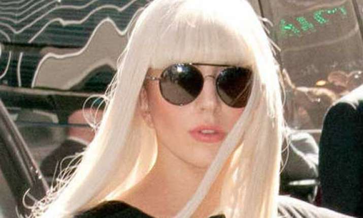 gaga shoots holiday tv special with the muppets