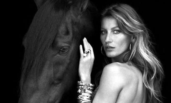 gisele b ndchen goes topless for stuart weitzman ad