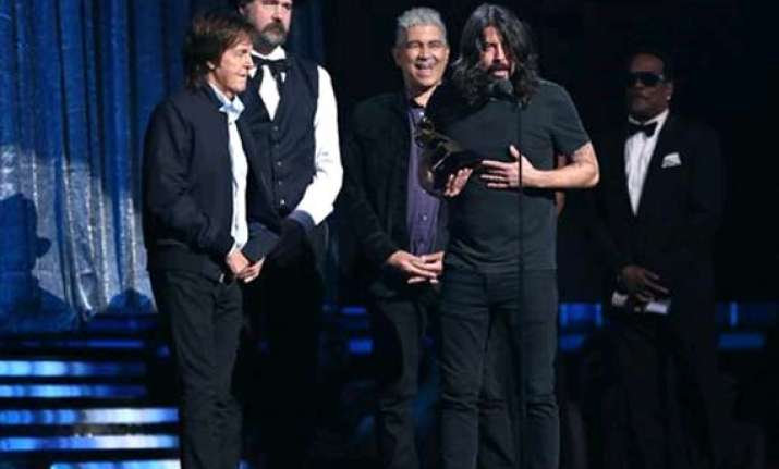 grammys 2014 cut me some slack wins best rock song award