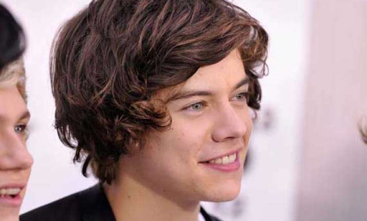 harry styles uses hotel maid as backing singer