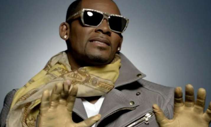 r. kelly sued for cancelling concert