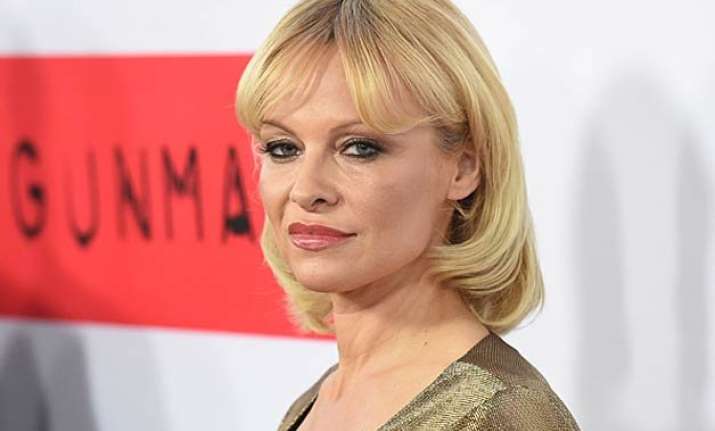 pamela anderson strips naked for magazine cover