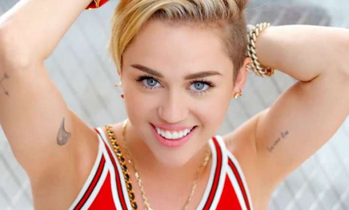 miley cyrus planning nude concert with the flaming lips