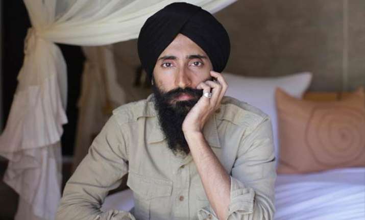 waris ahluwalia accepts airline s apology after racism row