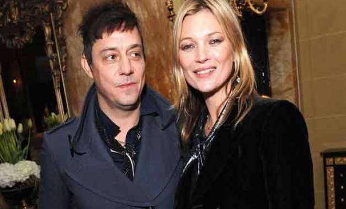 kate moss husband to exhibit her nude photos