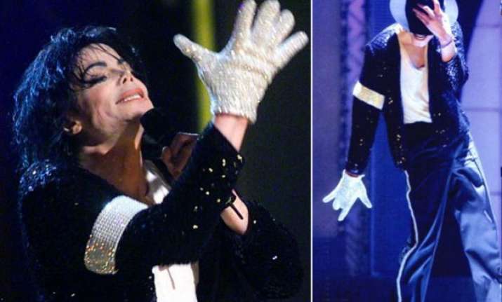 michael jackson s iconic white glove to be auctioned for 20