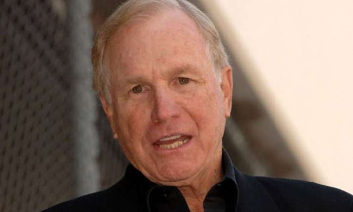 m.a.s.h. actor wayne rogers dead at 82