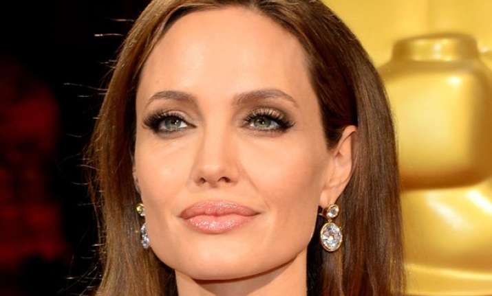 angelina jolie to direct cambodia movie