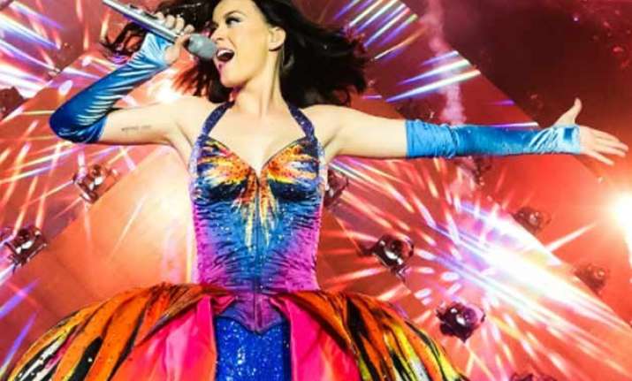 katy perry performs 1st time post split with mayer