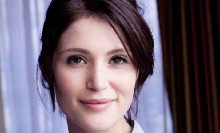 gemma arterton hates questions on make up clothes