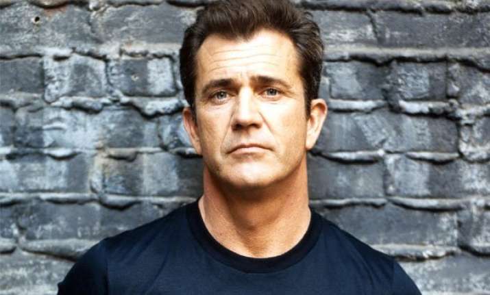 mel gibson accused of attacking photographer in australia