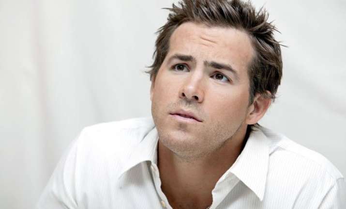 when ryan reynolds aroused dog on set