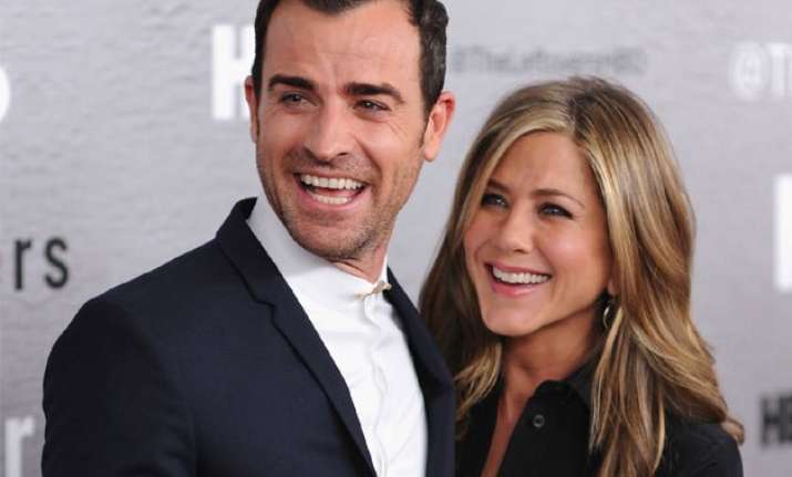 jennifer aniston asks headwaiter to plan her nuptials