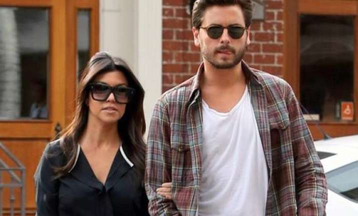 kourtney kardashian scott disick look happy on a dinner