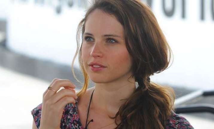 red wine helps felicity jones for crying scenes