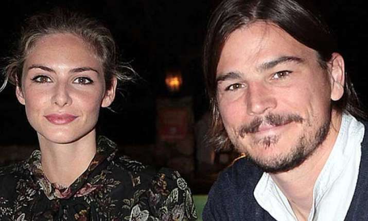 josh hartnett and tamsin egerton expecting their first baby