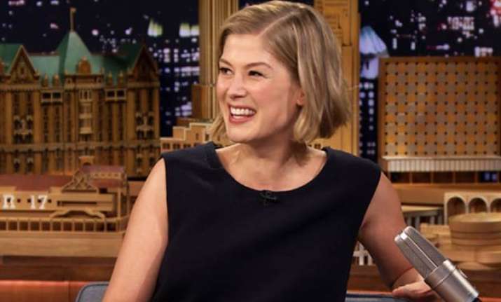 rosamund pike in talks for the deep blue good by