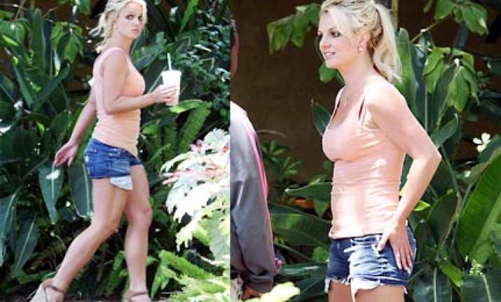 britney s back at work in studio