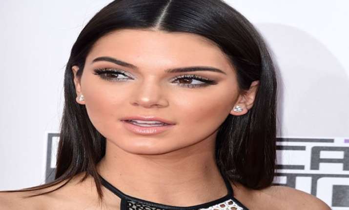 kendall jenner goes topless