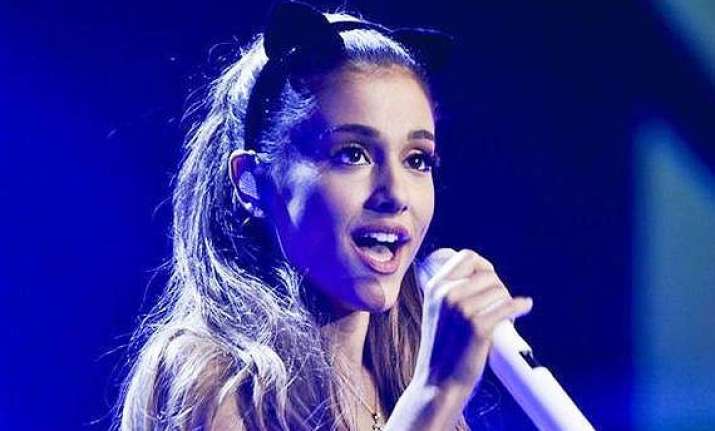 ariana grande cancels spain trip