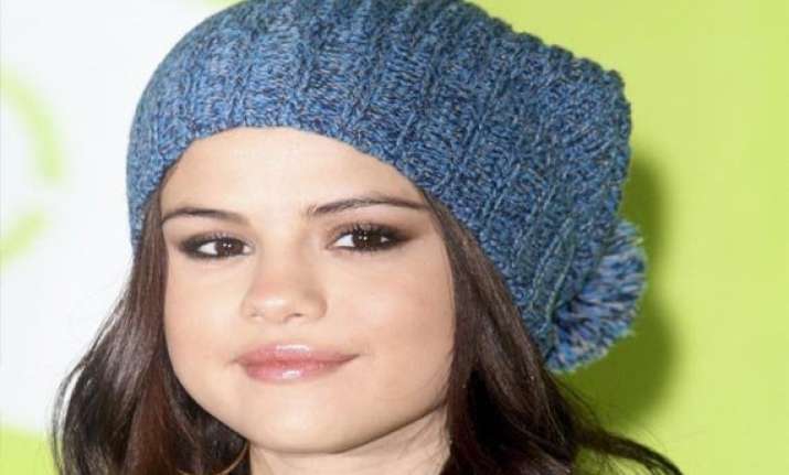 selena gomez spends time with cancer patients at a children