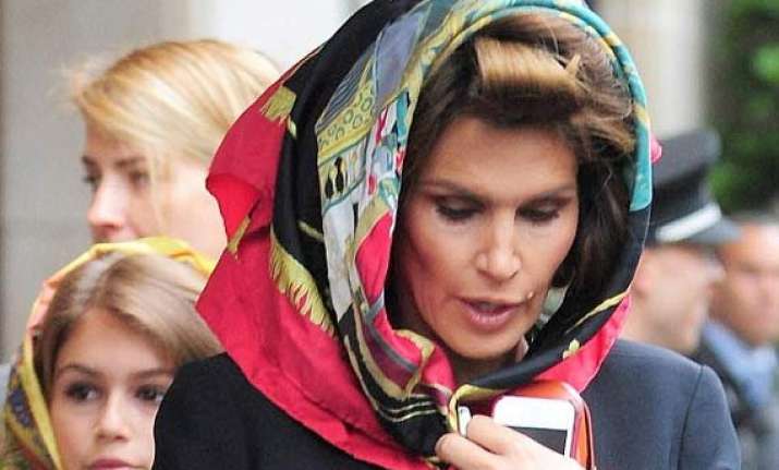 cindy crawford regrets losing her hair carelessly