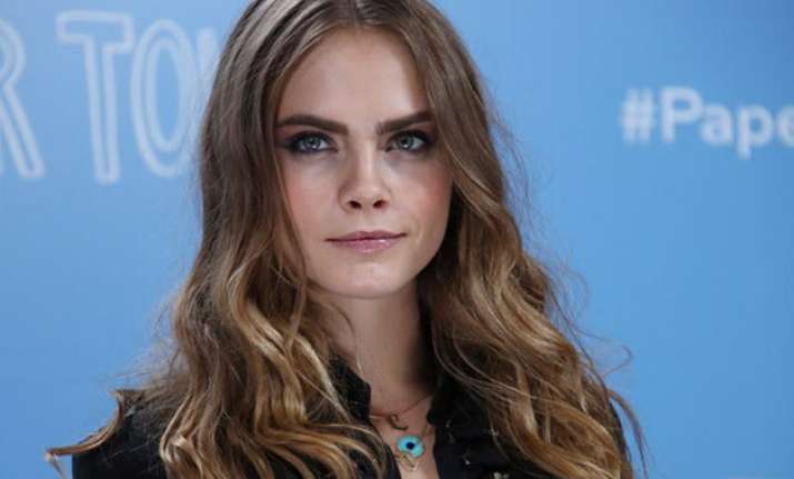 cara delevingne is a hopeless romantic