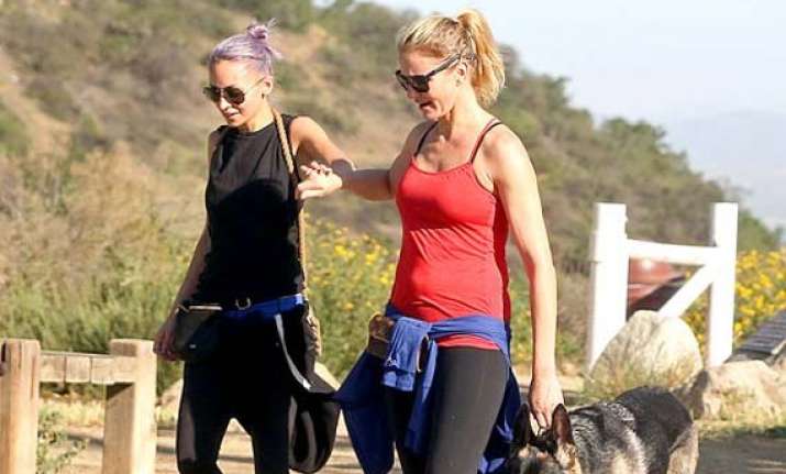 cameron diaz takes nicole richie s help to plan wedding