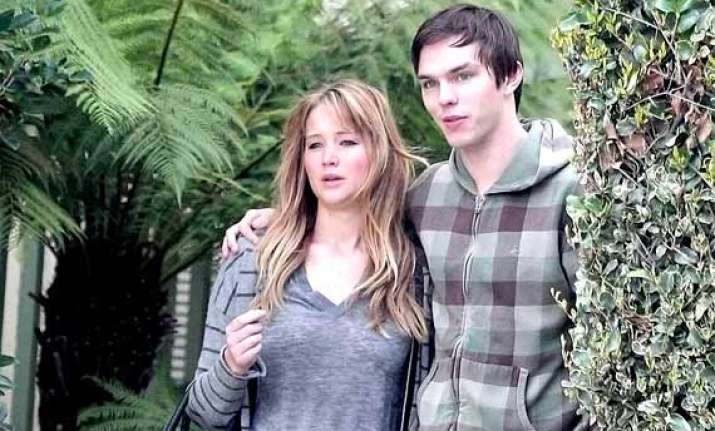 ex lovers jennifer lawrence hoult get intimate on screen