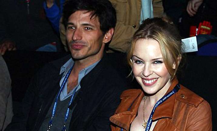 it s a splitsville for kylie minogue and beau andres