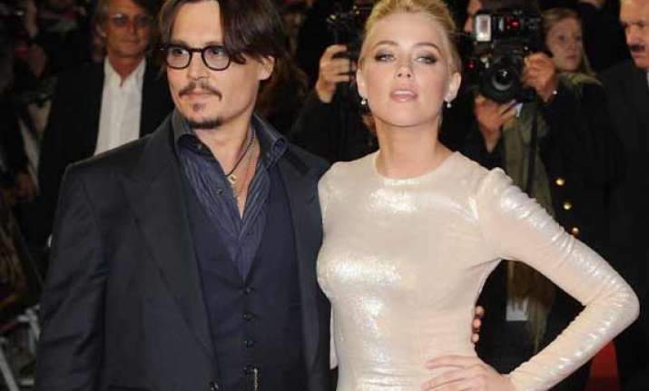 it s confirmed johnny depp is engaged to amber heard