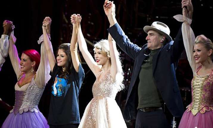 james taylor selena gomez join swift onstage