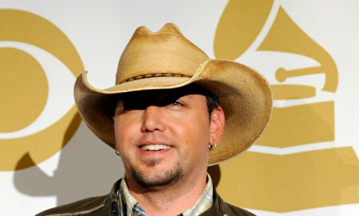jason aldean looking for a cool grammy moment