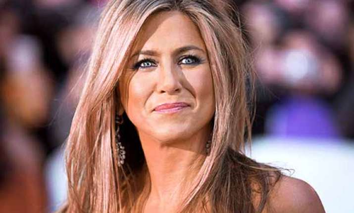 jennifer aniston to join mean moms