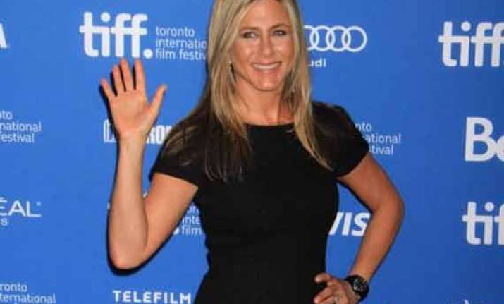 jennifer aniston to bring friends to broadway