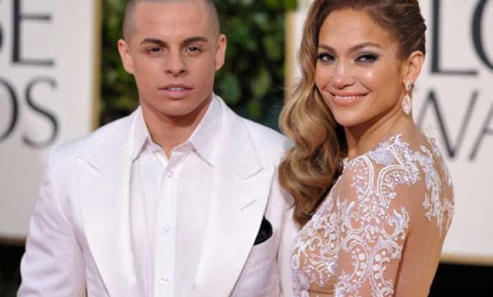 jennifer lopez to marry toyboy beau