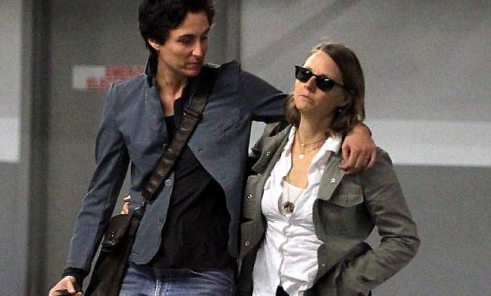 jodie foster marries girlfriend alexandra hedison