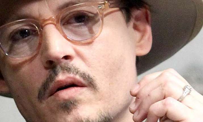 johnny depp s engagement ring too big for amber heard