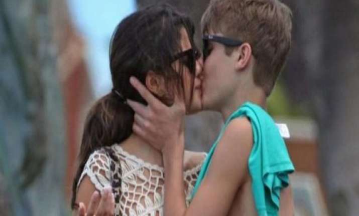 justin bieber gate crashes selena gomez s birthday bash see