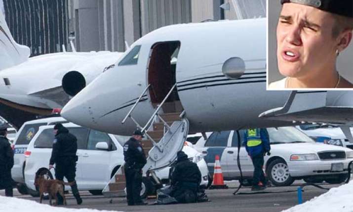 justin bieber s jet searched at new york airport