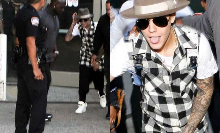 justin bieber detained in los angeles lax airport see pics
