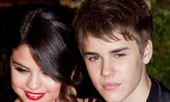 justin bieber does it again