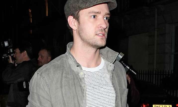 justin timberlake s pal calls photographer a liar